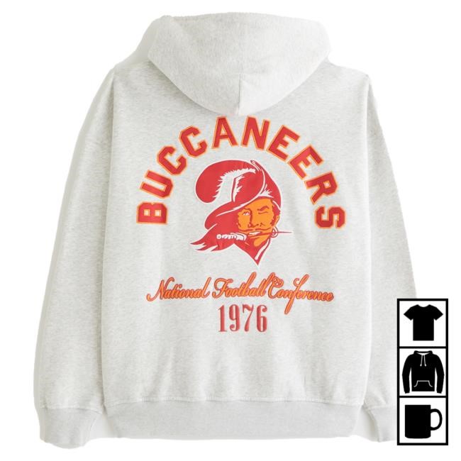 Official Abercrombie And Fitch Tampa Bay Buccaneers Graphic Popover Hoodie NFL by Abercrombie